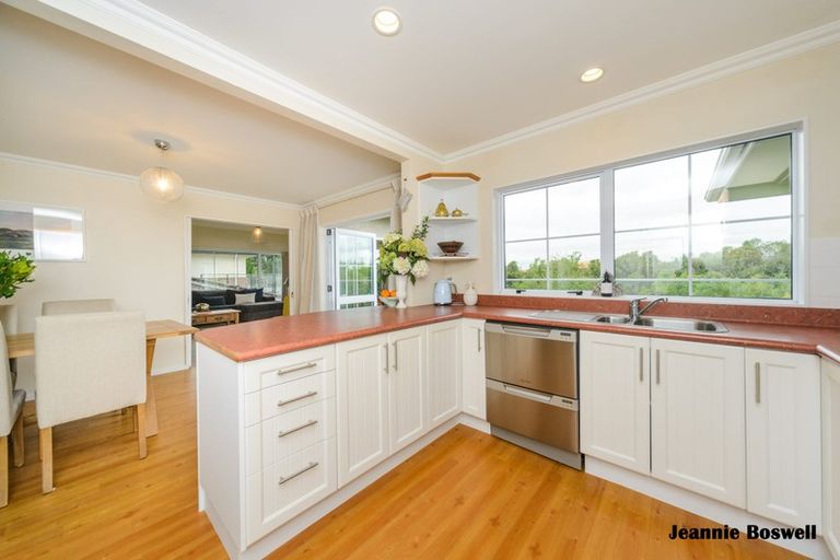 Photo of property in 22 Greenwood Place, Fitzherbert, Palmerston North, 4410