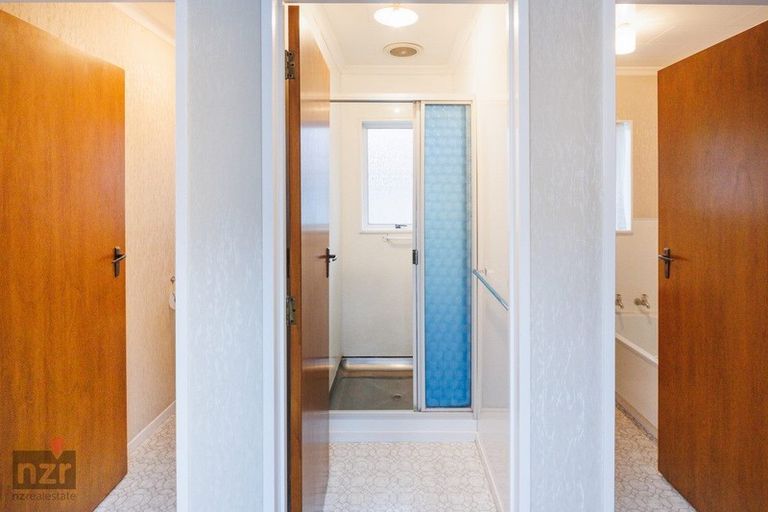 Photo of property in 4 Chertsey Court, Roslyn, Palmerston North, 4414