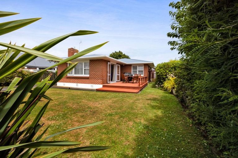 Photo of property in 1 Reid Avenue, Hawera, 4610