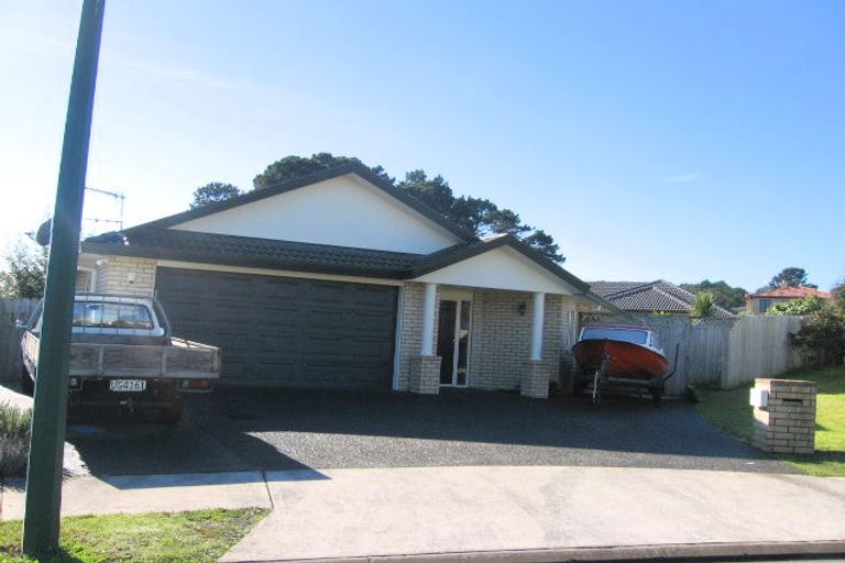 Photo of property in 12 Conacher Close, East Tamaki Heights, Auckland, 2016