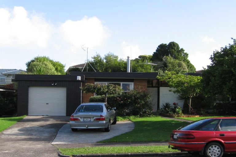 Photo of property in 17 Whiteacres Drive, Sunnyhills, Auckland, 2010