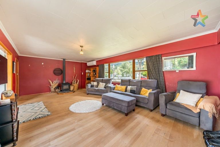 Photo of property in 5 Wood Street, Wainuiomata, Lower Hutt, 5014