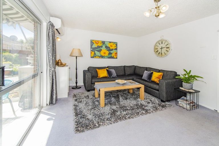 Photo of property in 1a Calbreath Place, Russley, Christchurch, 8042