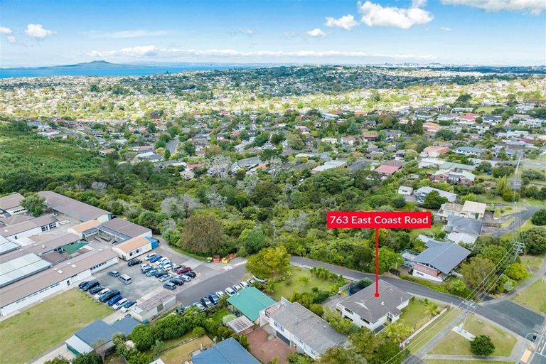 Photo of property in 763 East Coast Road, Northcross, Auckland, 0630