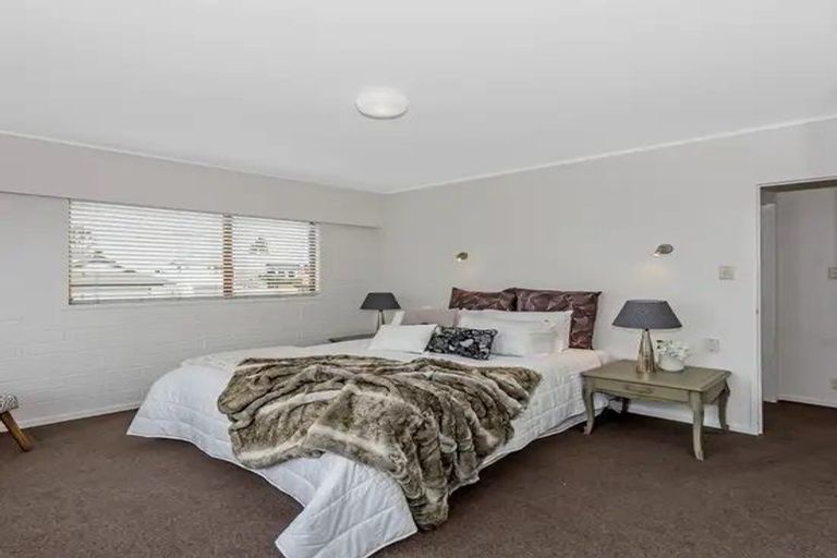 Photo of property in 85 Wade River Road, Stanmore Bay, Whangaparaoa, 0932