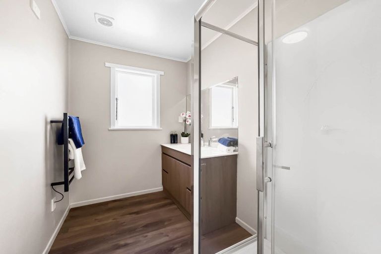 Photo of property in 77 Dale Crescent, Pakuranga, Auckland, 2010