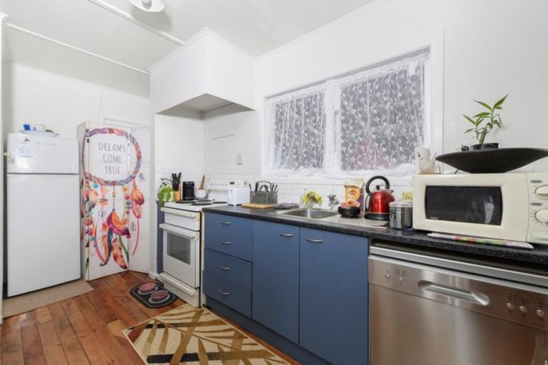 Photo of property in 15 Gordon Road, Western Heights, Rotorua, 3015