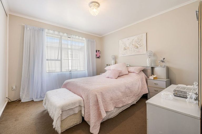 Photo of property in 31 Covil Avenue, Te Atatu South, Auckland, 0610
