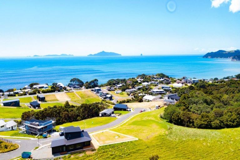 Photo of property in 4 Starlight Place, Langs Beach, 0582