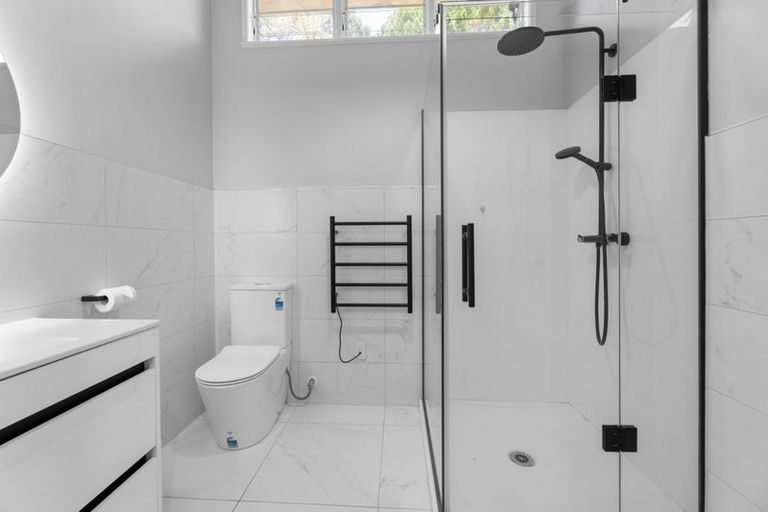 Photo of property in 77 Avonleigh Road, Green Bay, Auckland, 0604