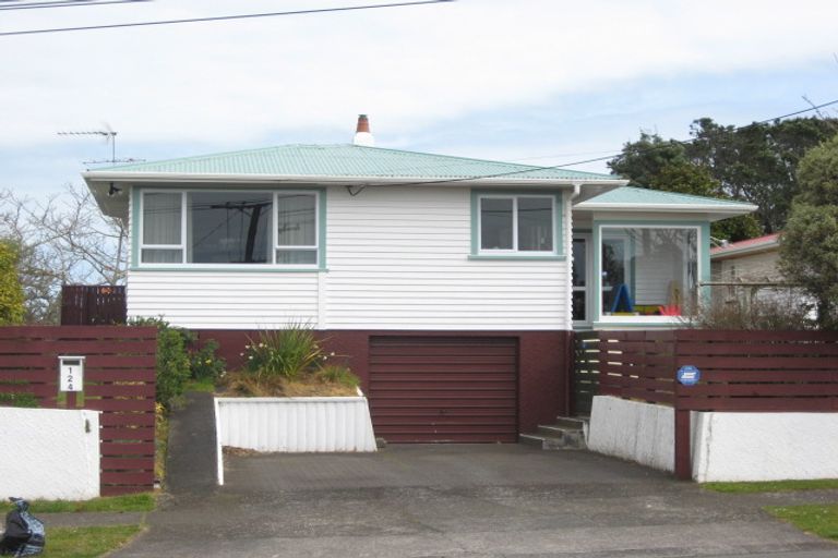 Photo of property in 124 Brooklands Road, Brooklands, New Plymouth, 4310