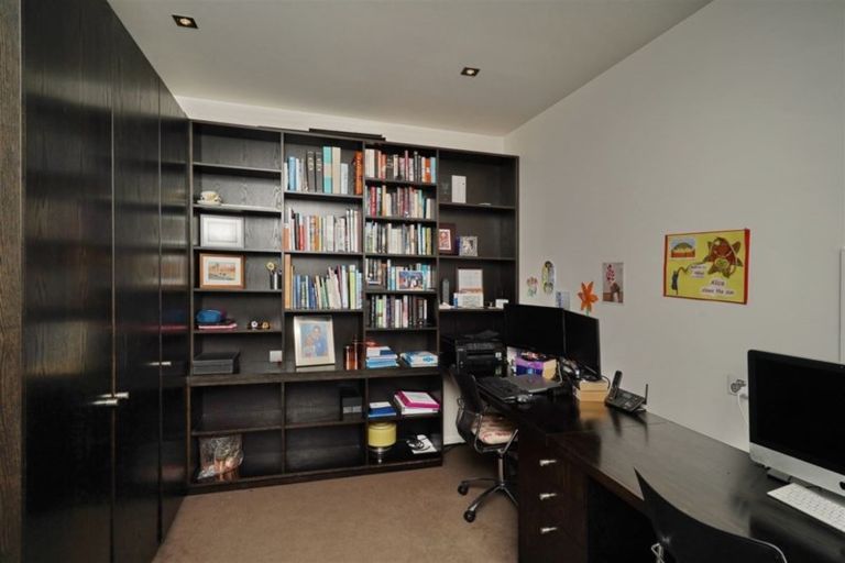 Photo of property in 1 Clearview Lane, Mount Pleasant, Christchurch, 8081