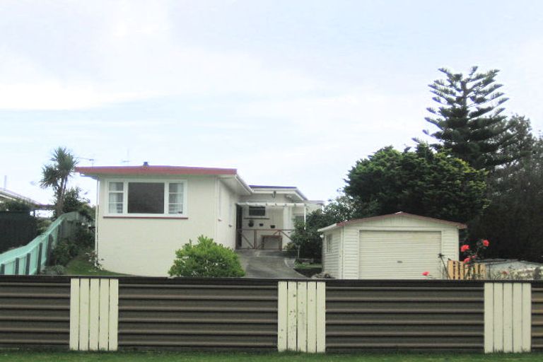 Photo of property in 44 Bluegum Road, Paraparaumu Beach, Paraparaumu, 5032