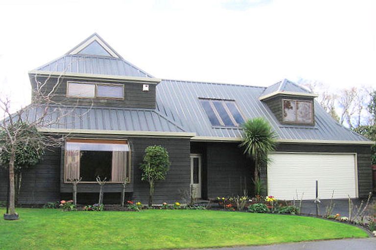 Photo of property in 8 Caccia Birch Lane, Hokowhitu, Palmerston North, 4410