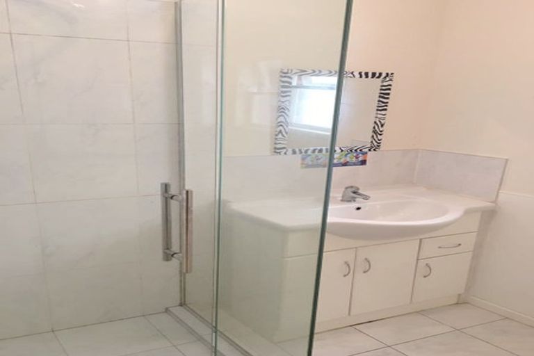 Photo of property in 14 Duncan Avenue, Te Atatu South, Auckland, 0610