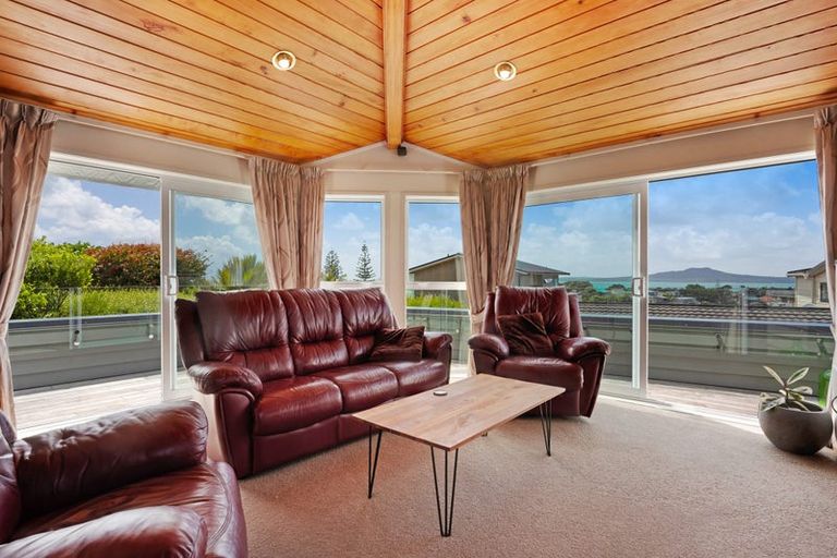 Photo of property in 7b Peter Terrace, Castor Bay, Auckland, 0620