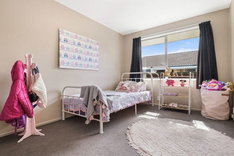 Photo of property in 2/12 Shannon Place, Belfast, Christchurch, 8051