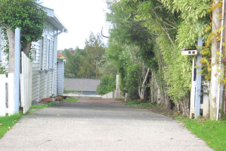 Photo of property in 9a Tahi Terrace, Glen Eden, Auckland, 0602