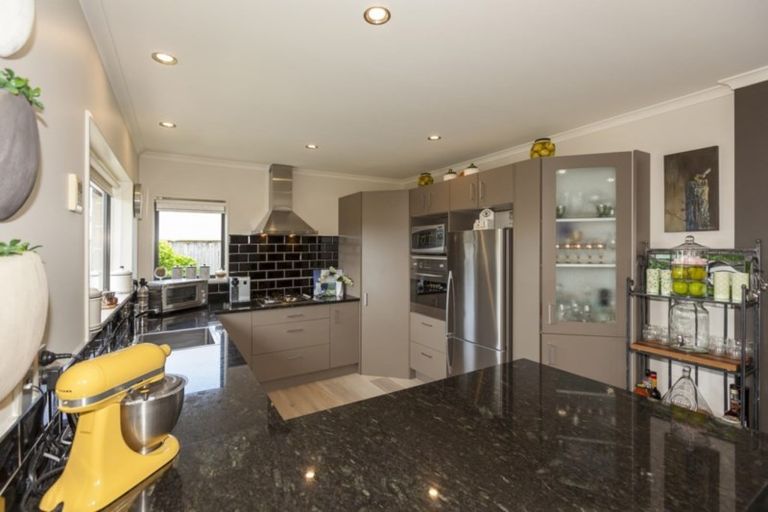 Photo of property in 17 Consort Close, Paraparaumu Beach, Paraparaumu, 5032