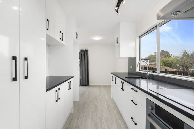 Photo of property in 2/152 Rathgar Road, Henderson, Auckland, 0610