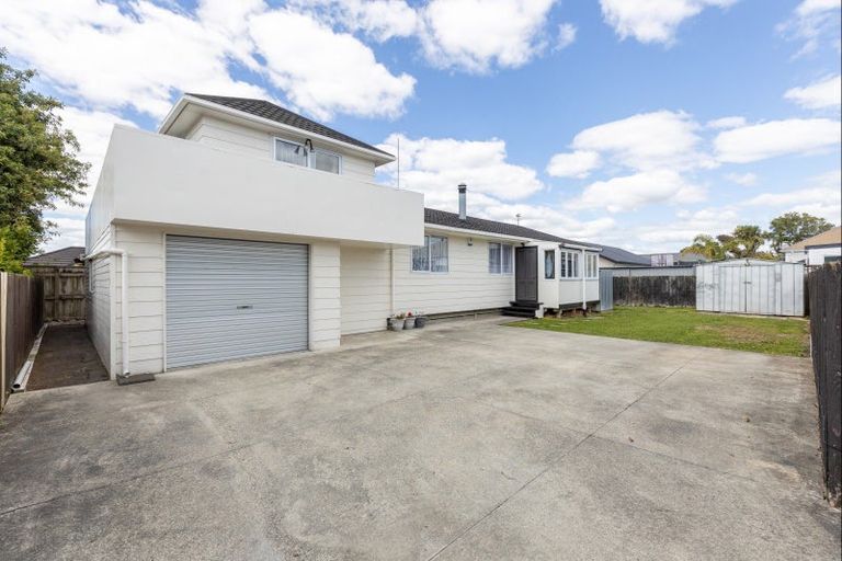 Photo of property in 11 Perrin Place, Kelvin Grove, Palmerston North, 4414