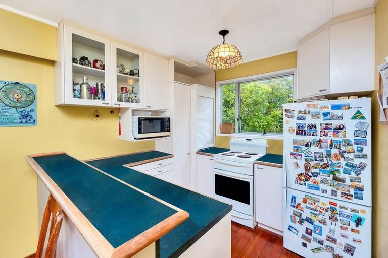 Photo of property in 1/6 Mcquoid Place, Glenfield, Auckland, 0629