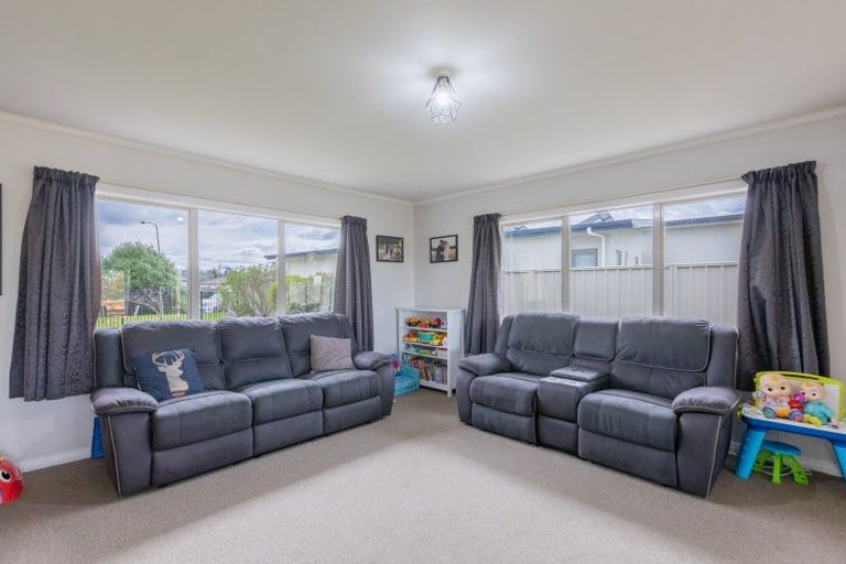 Photo of property in 14 Parkland Drive, Waipawa, 4210