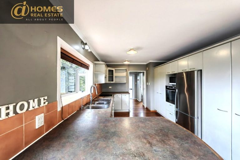 Photo of property in 127 Gossamer Drive, Pakuranga Heights, Auckland, 2010