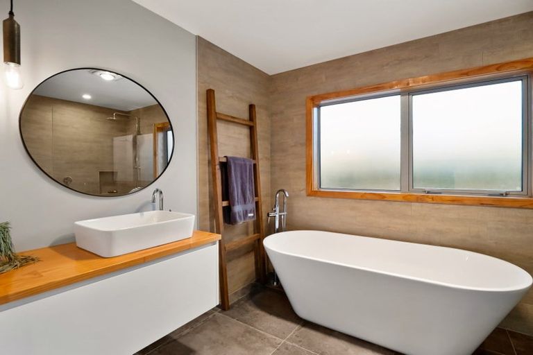 Photo of property in 33 Hakao Road, Minden, Tauranga, 3171