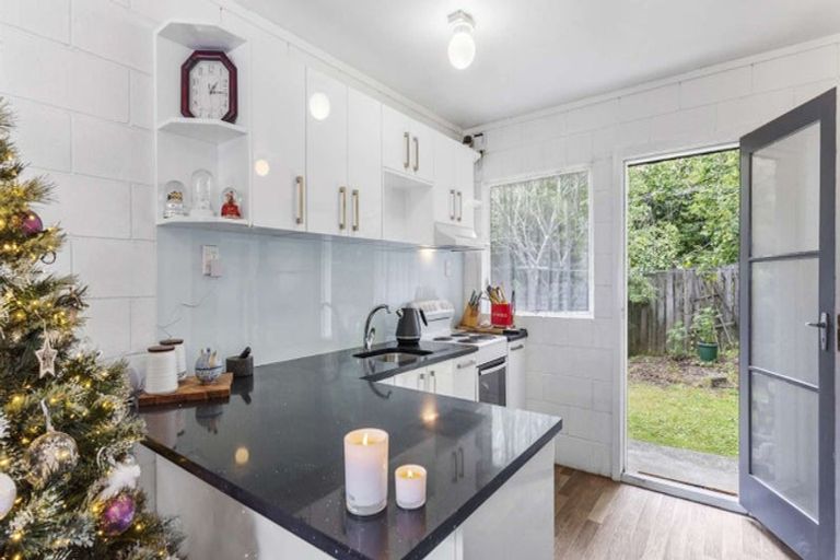 Photo of property in 3/19a Verbena Road, Birkdale, Auckland, 0626