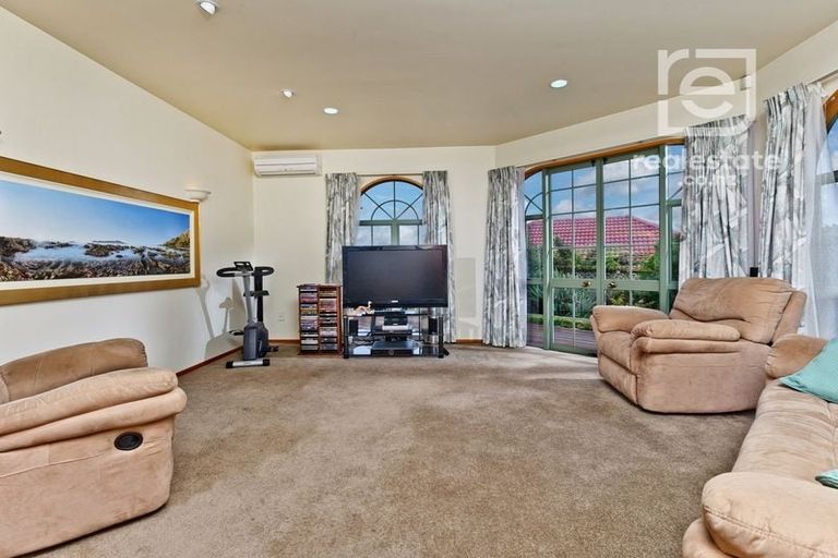 Photo of property in 25 Taroka Close, Pinehill, Auckland, 0632