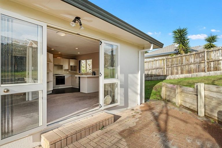 Photo of property in 76 Barbados Drive, Unsworth Heights, Auckland, 0632