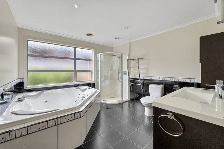 Photo of property in 74 Amesbury Drive, Churton Park, Wellington, 6037