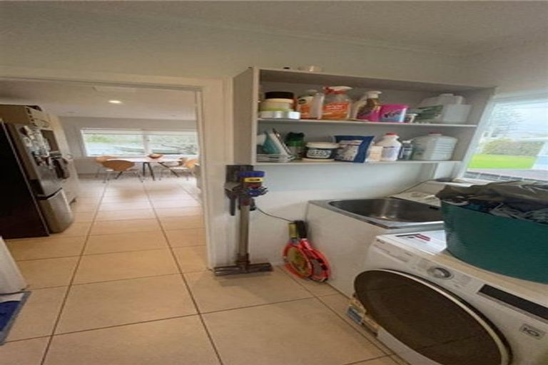 Photo of property in 41 Farquhar Road, Glendene, Auckland, 0602