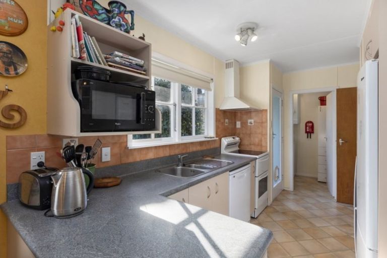 Photo of property in 71 Miromiro Road, Normandale, Lower Hutt, 5010