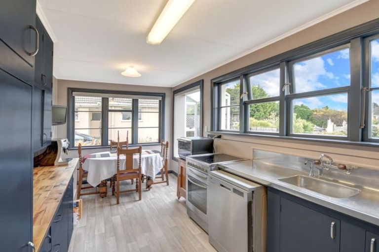 Photo of property in 12 Harlech Street, Oamaru North, Oamaru, 9400