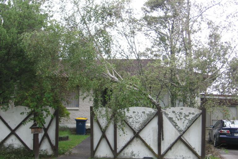 Photo of property in 2/34 Miltonia Avenue, Te Atatu South, Auckland, 0610