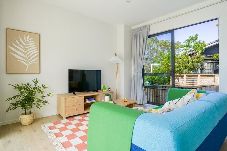 Photo of property in 2/26 Long Bay Drive, Torbay, Auckland, 0630