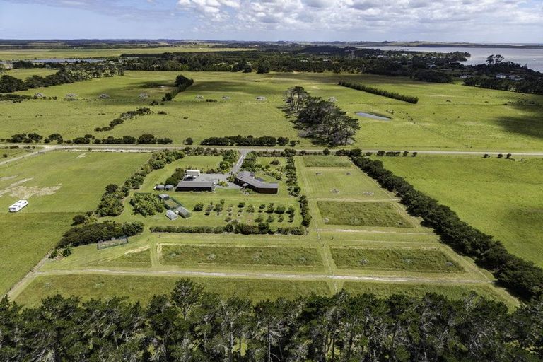 Photo of property in 4037b Far Road North, Pukenui, 0484
