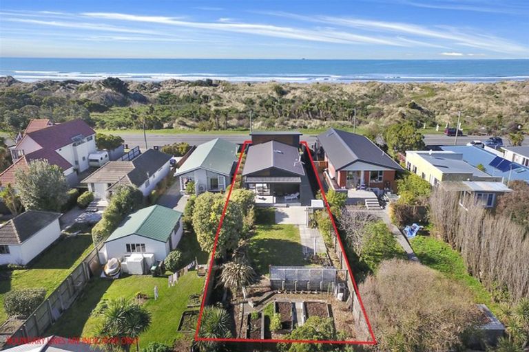 Photo of property in 517 Marine Parade, South New Brighton, Christchurch, 8062