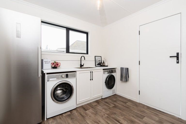 Photo of property in 165 Macandrew Road, South Dunedin, Dunedin, 9012