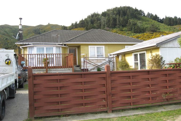 Photo of property in 8 Wise Street, Wainuiomata, Lower Hutt, 5014