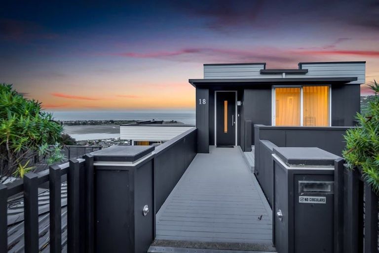 Photo of property in 18 Glendevere Terrace, Redcliffs, Christchurch, 8081