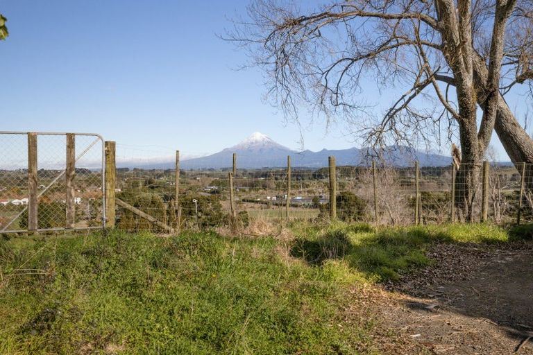 Photo of property in 310 Paraite Road, Paraite, New Plymouth, 4373