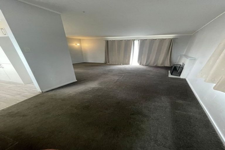 Photo of property in 3 Vina Place, Massey, Auckland, 0614