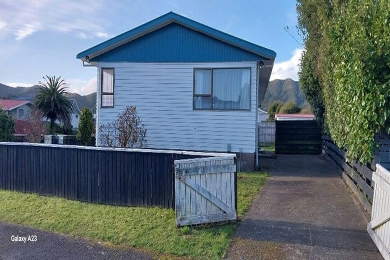 Photo of property in 278 Wellington Road, Wainuiomata, Lower Hutt, 5014