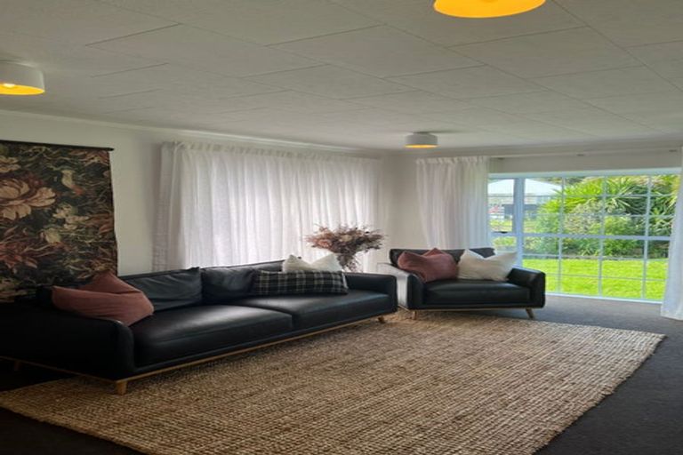 Photo of property in 24 Randwick Place, Randwick Park, Auckland, 2105