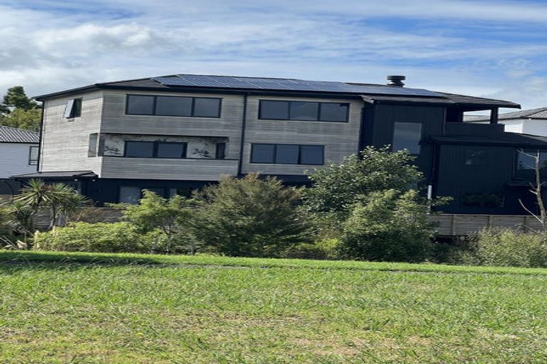 Photo of property in 3 Wyon Way, Flat Bush, Auckland, 2016