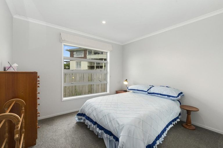 Photo of property in 13a Lyndhurst Road, Te Atatu South, Auckland, 0610