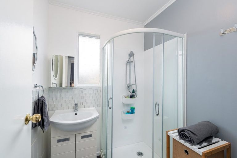 Photo of property in 25 Gloaming Hill, Titahi Bay, Porirua, 5022